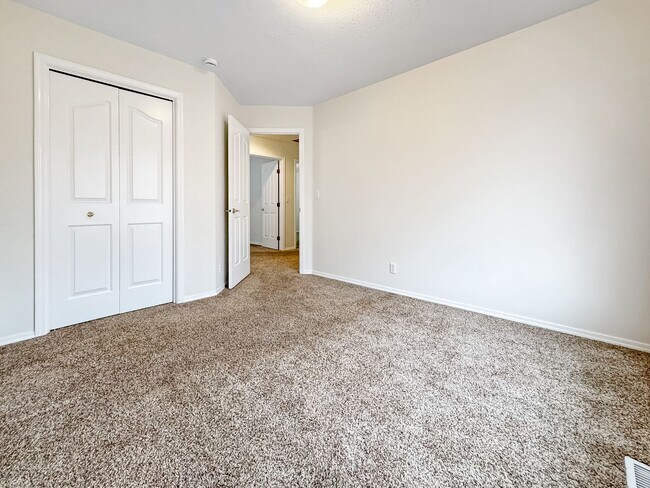 Building Photo - Spacious 3-Bedroom Home with 3-Car Garage, Fenced Yard & Easy Commute to Downtown Boise & BSU