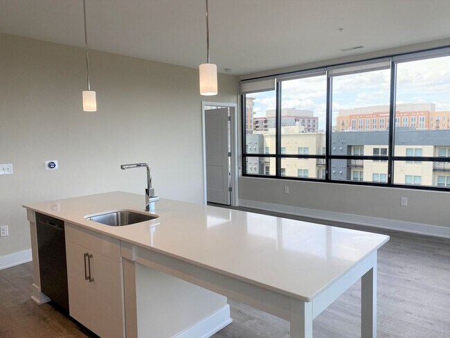 Building Photo - Gorgeous 2 Bedroom Condo in Oxon Hill!