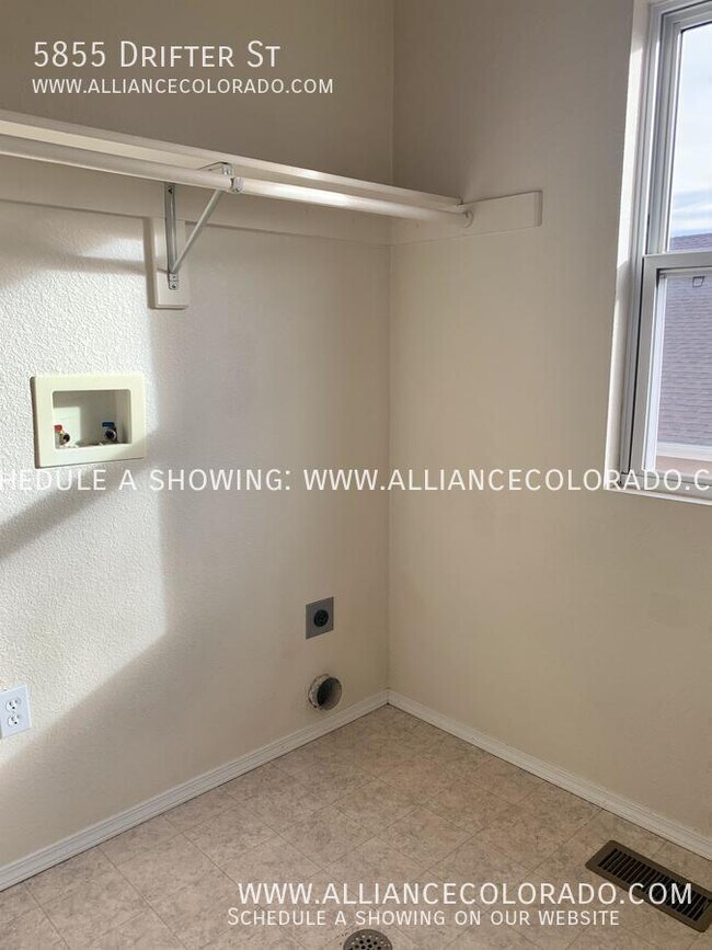 Building Photo - 5855 Drifter St