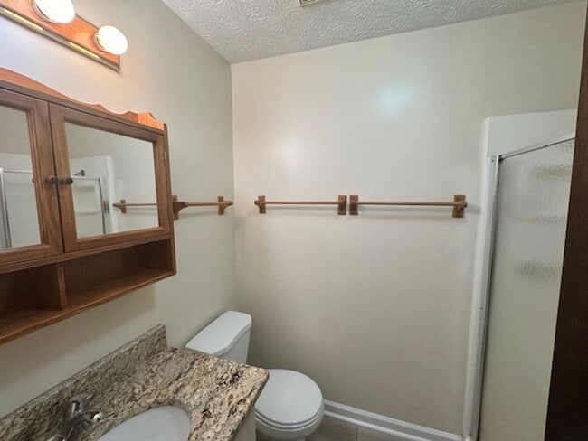 Building Photo - 105 N Lake Dr