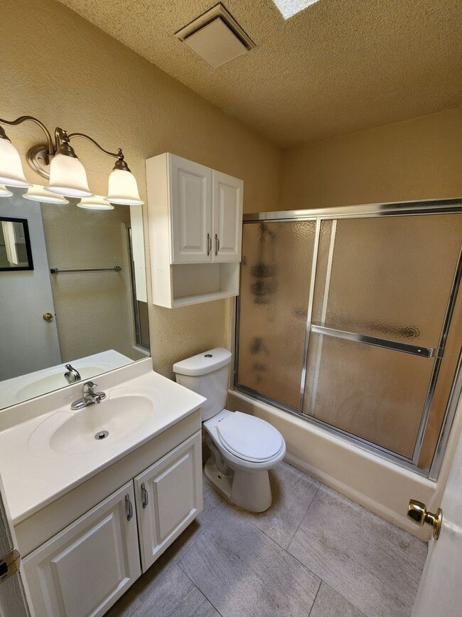 Building Photo - 3224 Hillrise Dr