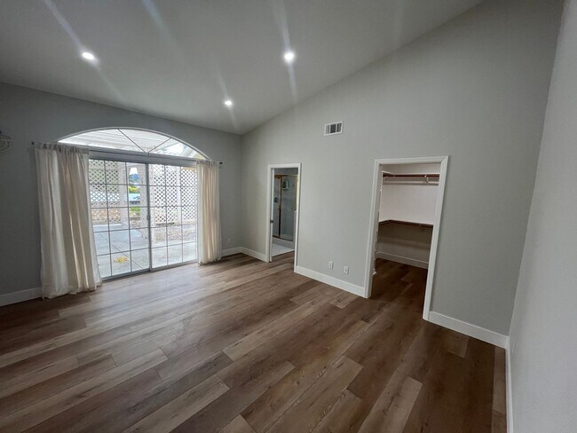 Building Photo - 2825 Cathedral Ln