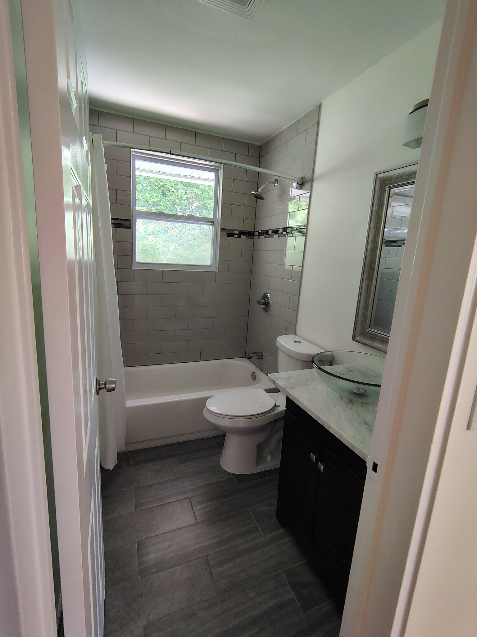 Building Photo - 3819 Inglewood Cir N
