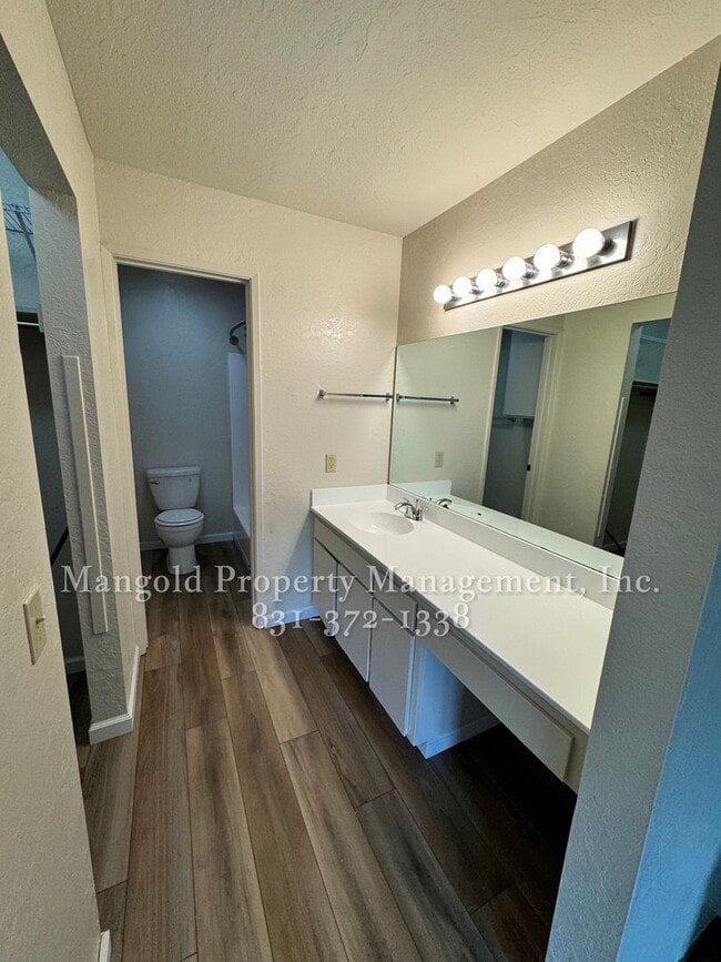 Building Photo - Tanglewood Condominium With Beautiful Bay Views, Fireplace, and Private Deck!!