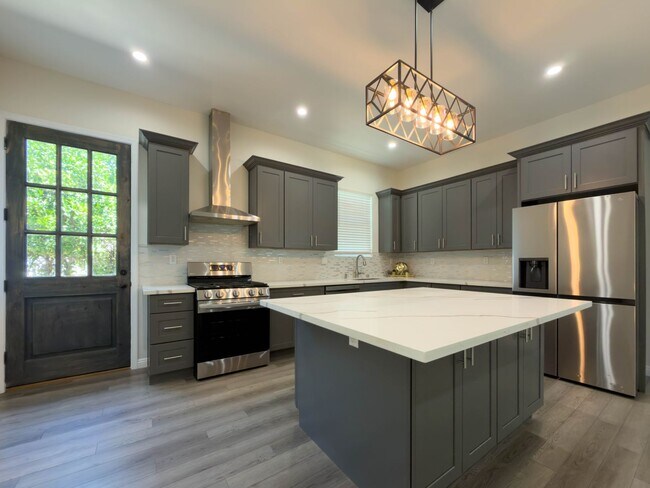 Building Photo - Newly Remodeled 2BR ADU in Mission Hills!