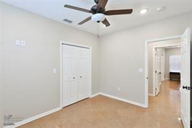 Building Photo - 1468 Bettis St