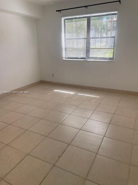 Building Photo - 560 S Park Rd