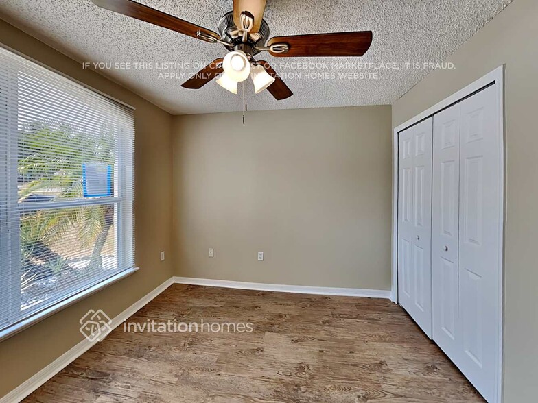 Building Photo - 5602 Oakwood Knoll Dr