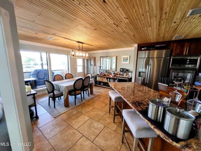 Building Photo - Riverfront Living with Private Boat Launch