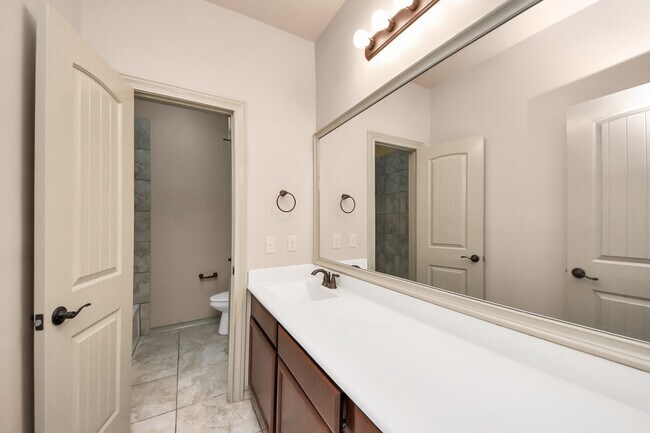 Building Photo - 2414 Argos Dr
