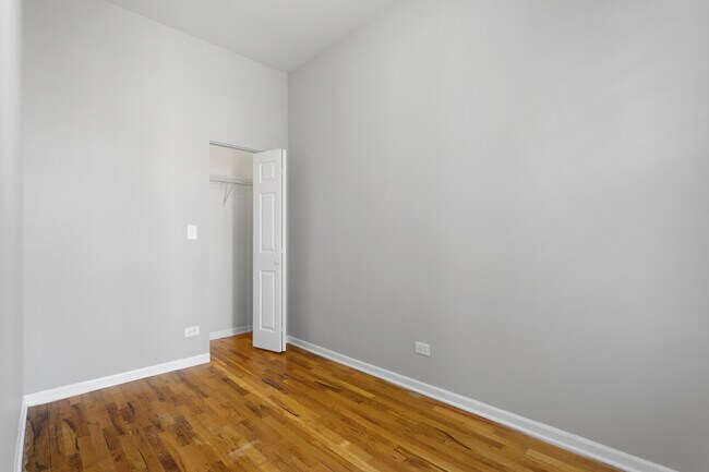 Building Photo - 1532 W 18th Pl