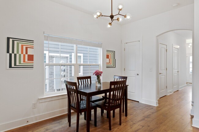 Building Photo - 2079 Orangery Dr