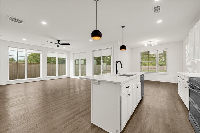 Building Photo - 659 Rd 5846