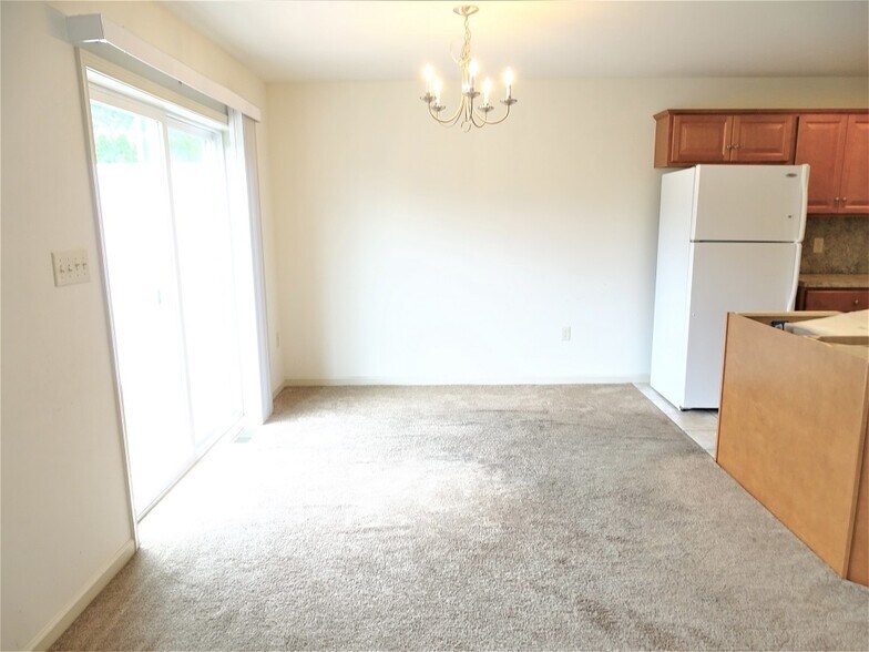 Building Photo - 712 Lincoln Gardens Rd