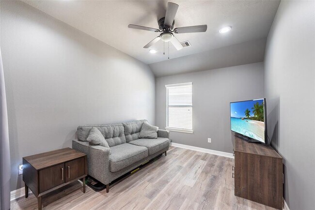 Building Photo - 25135 Andris Ln