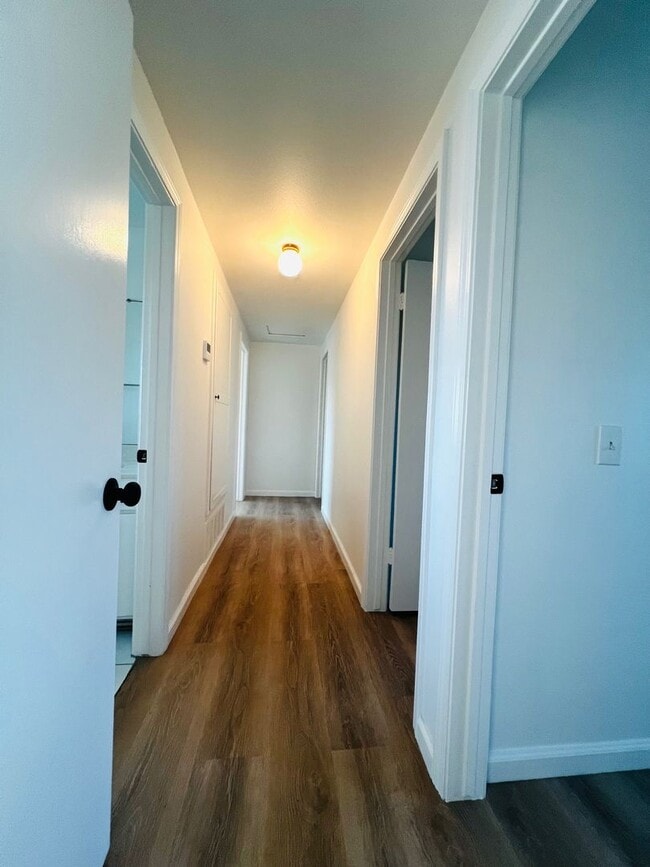 Building Photo - Spacious 4-bedroom, 2.5-bath Home Fountain Valley