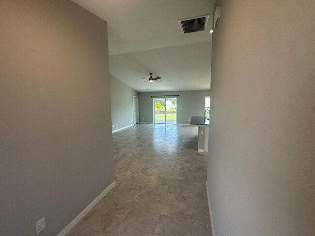 Building Photo - FREE APPLICATION SPECIAL- 3 Bedroom + Den ...