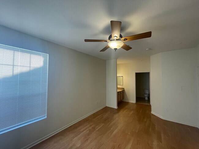 Building Photo - Beautiful Condominium in Gated Community in Canyon Crest!