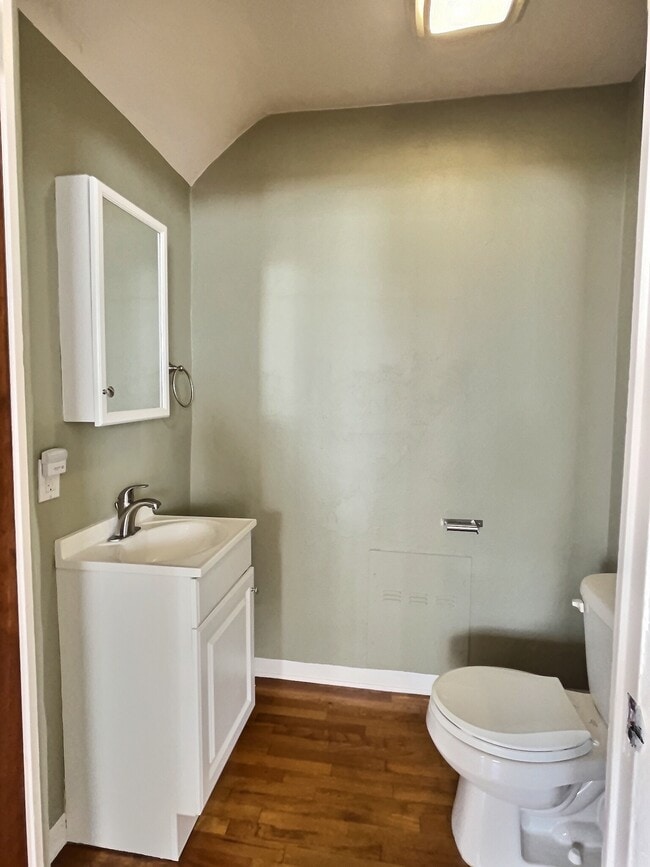 1/2 bath for guests in front of unit - 545 N Vista St