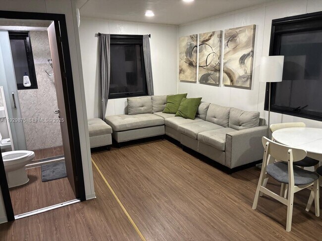 Building Photo - 5511 Woodland Ln