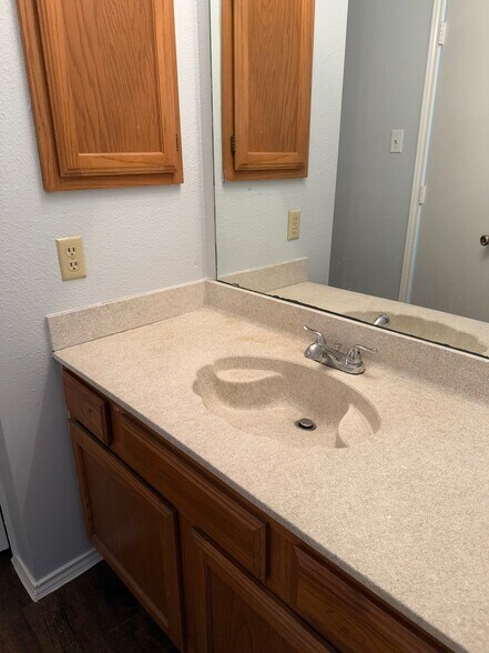 Building Photo - 3019 Oak Ridge Pl