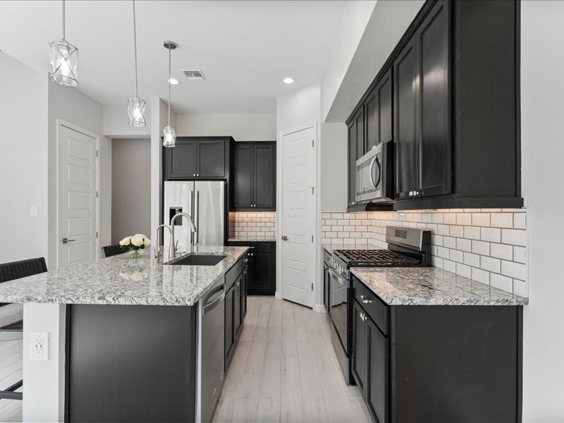 Kitchen - 5053 E Anderson Dr