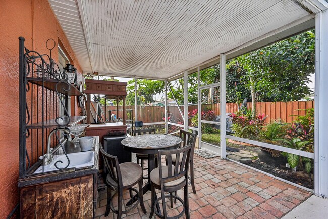 Building Photo - 3044 SW Savona Blvd