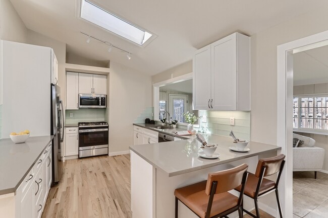 Building Photo - 2565 Teller St