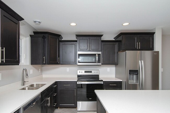 Building Photo - Luxury Townhome Living