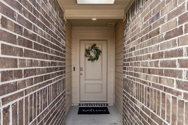 Building Photo - 620 Whitecomb Ln