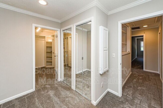 Building Photo - 11 Poets Corner