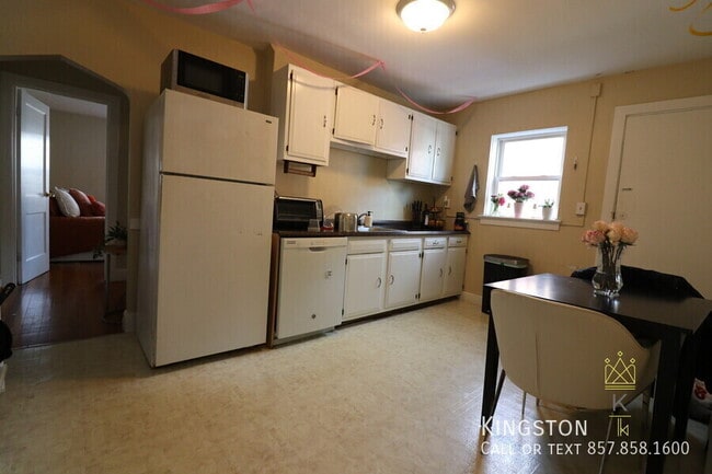 Building Photo - 34 Beechcroft St