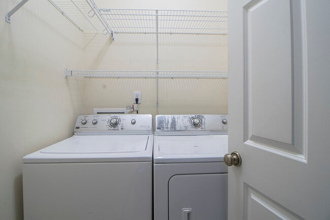 Building Photo - 702 Mt Vernon Dr