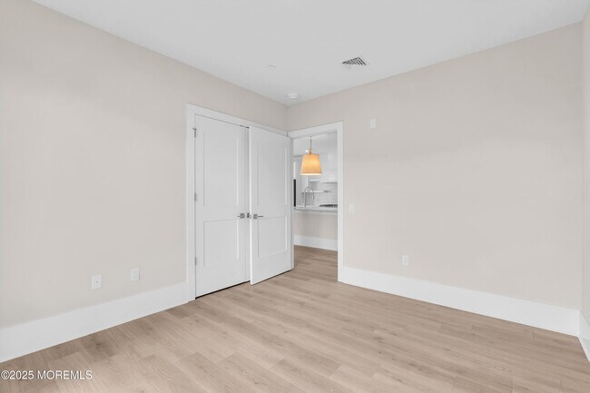 Building Photo - 218 3rd Ave
