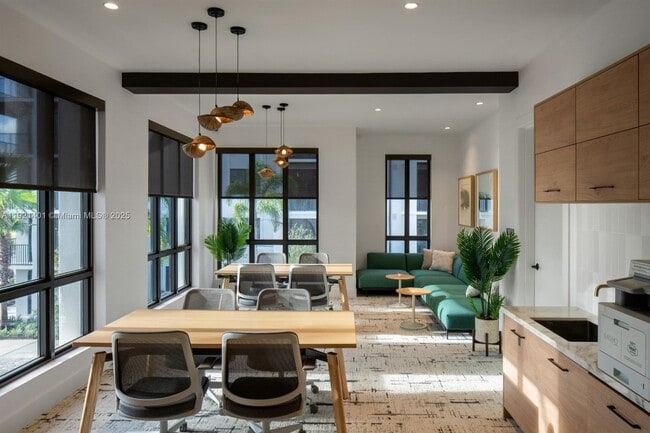 Building Photo - 1874 Heron Club Dr