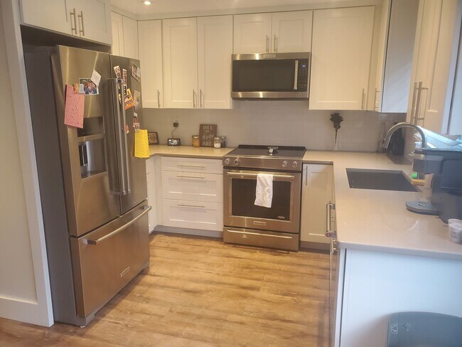 Building Photo - Stunning 2 Bd 2 Bath Townhouse in Wakefield w 2 parking spaces