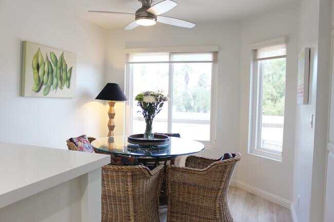 Building Photo - 660 Vista Lago Cir N