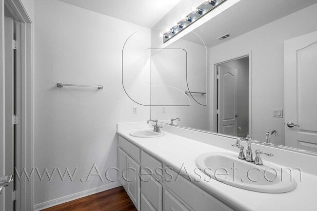 Building Photo - Spacious & Stylish 3 Bed/3.5 Bath Home In Temecula's Harveston Lake Community!