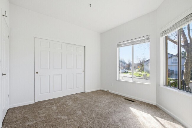 Building Photo - Desirable North Napa 3 Bed Single-Family Home