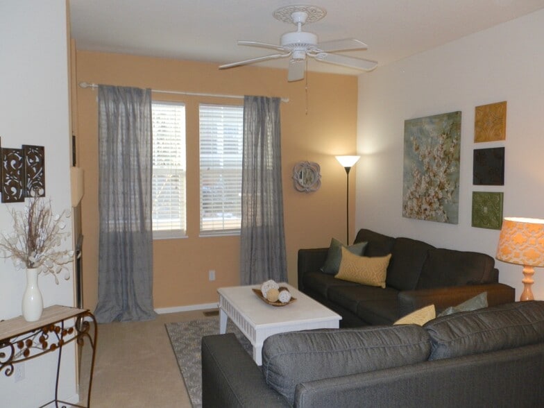 Living Room with gas fireplace - 5412 Seal Alley