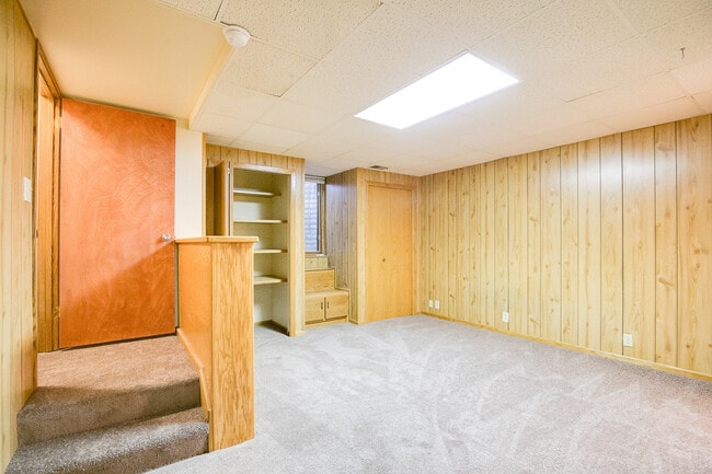 Building Photo - Spacious 3BR/2BA Townhome in Seward Minnea...