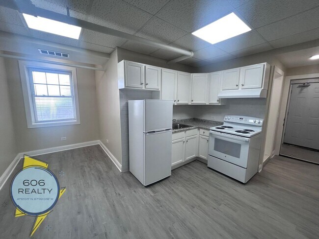 Building Photo - Beautiful Berwyn Apartments on Kenilworth!