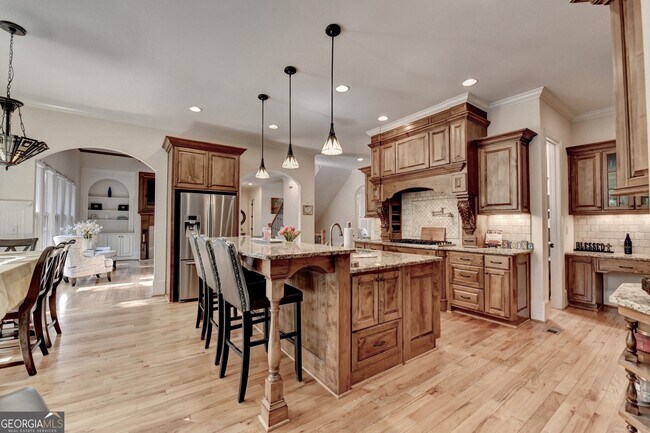 Building Photo - 11037 Estates Cir