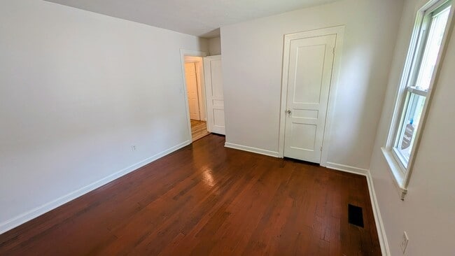 Building Photo - 2112 Ratcliffe Ave