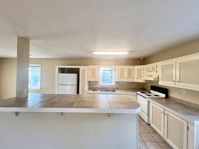 Building Photo - HWY 421 Studio 15 mintues out of Wilmingto...