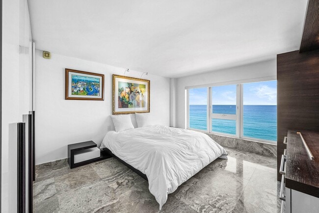 Building Photo - 2066 N Ocean Blvd
