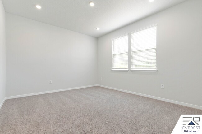 Building Photo - 221 Montgomery Ct