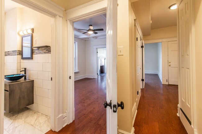 Building Photo - Rehabbed 2-bedroom apartment in the heart ...