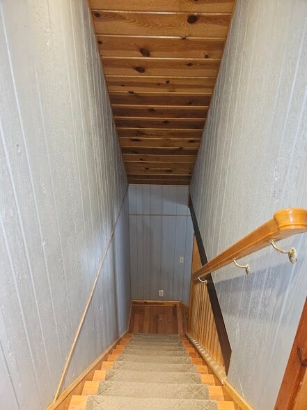 Building Photo - 15325 Acacia Way