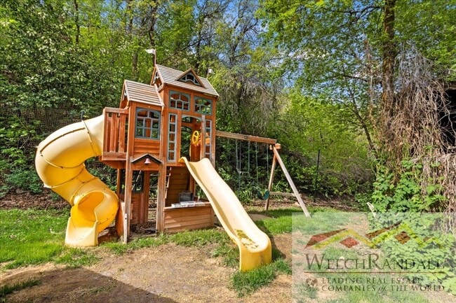 Building Photo - Stunning Emigration Canyon Home - Spacious...